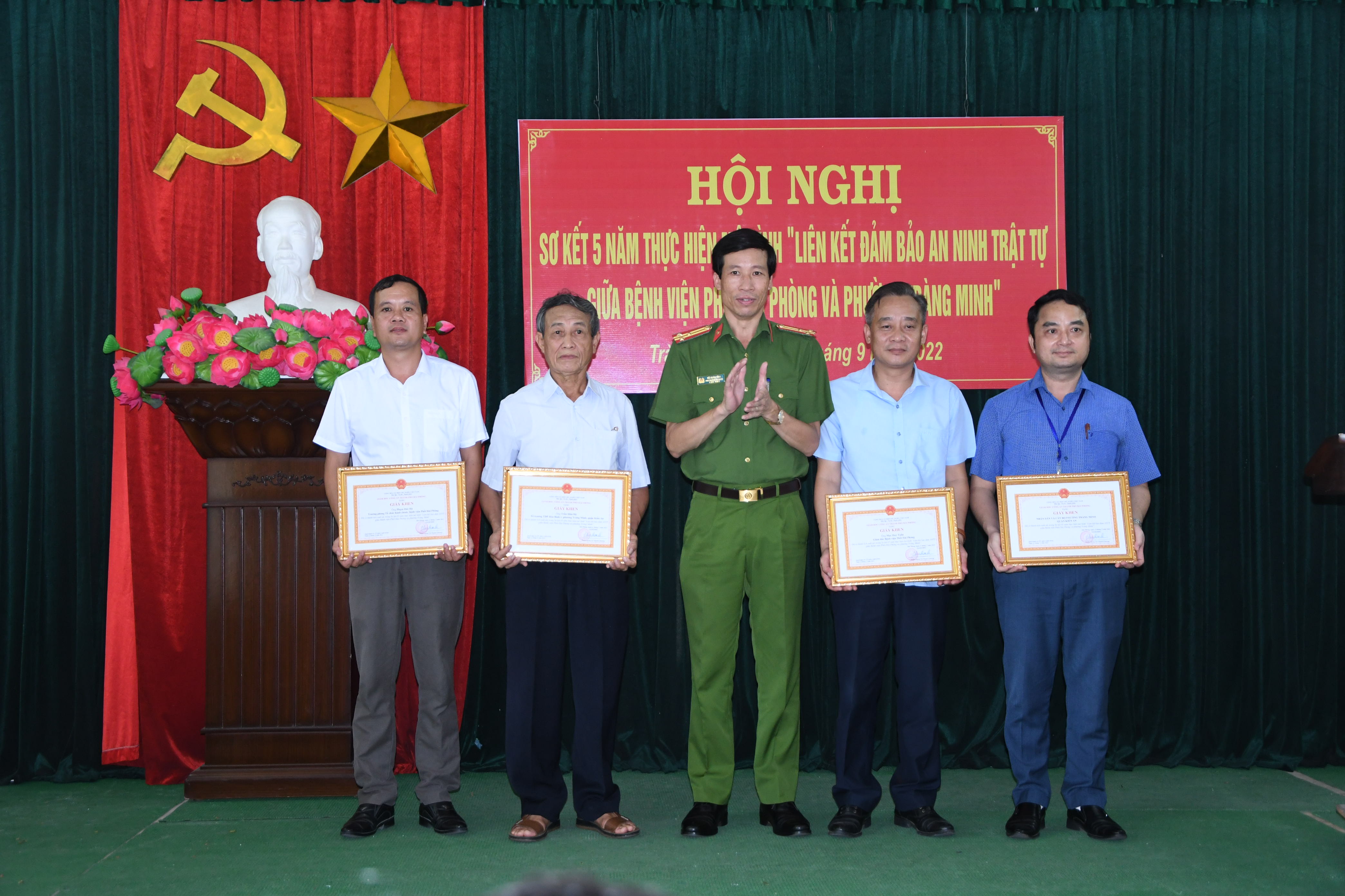 Sơ kết 5 năm mô hình “Liên kết bảo đảm ANTT giữa Bệnh viện Phổi Hải Phòng và phường Tràng Minh”